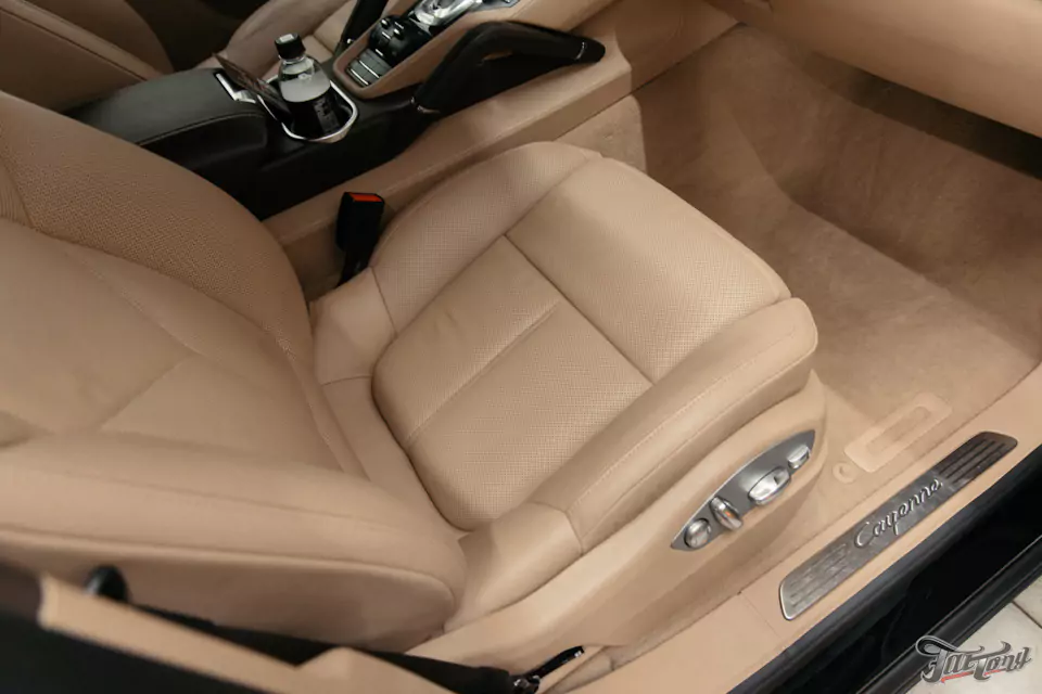 Комплексная химчистка салона и обработка кожи керамикой для Porsche Cayenne